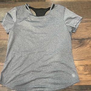 Women’s athletic shirt. Size medium. Gray.